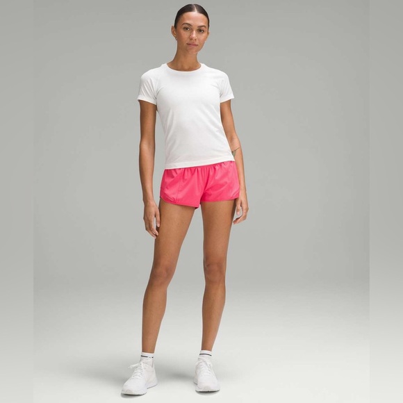 A-Lululemon Hotty Hot Low-Rise Lined Short 2.5" - Picture 1 of 5
